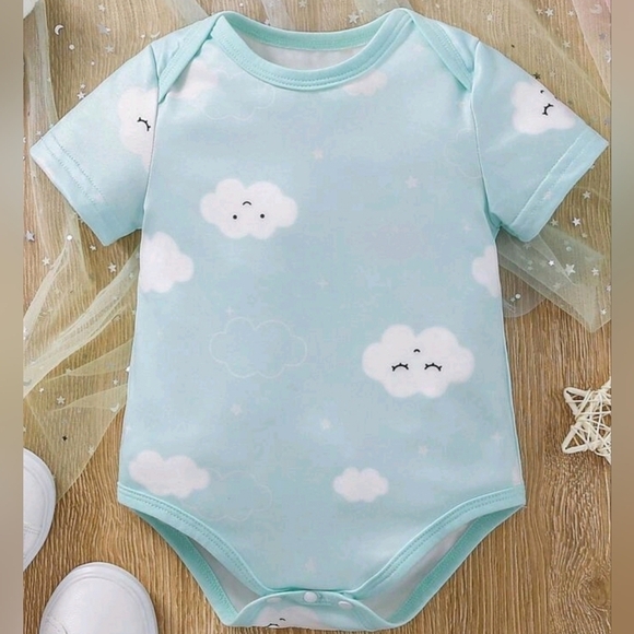 Baby onesie - Picture 1 of 2